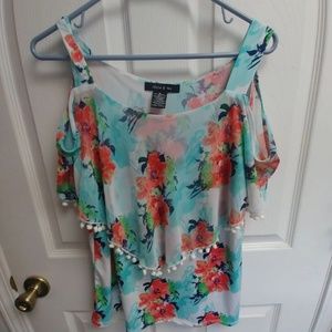 Floral super cute top by Adele & May